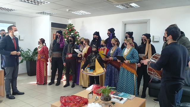 Ευχές και Χριστουγεννιάτικα Κάλαντα στον Περιφερειάρχη Δυτικής Ελλάδας Νεκτάριο Φαρμάκη (ΦΩΤΟ + VIDEO)