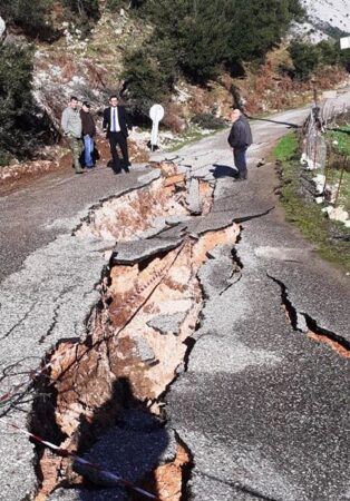 Σοβαρά προβλήματα από τον οδικό αποκλεισμό των Βλυζιανών – Πρόταση για εκκένωση του χωριού