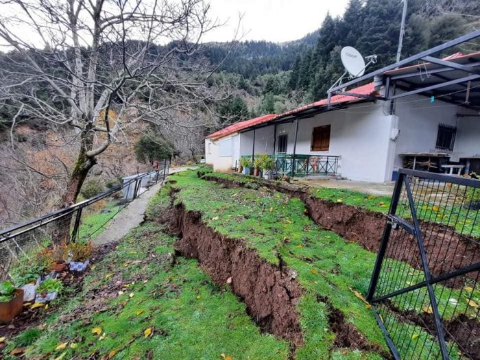 Λαμπίρι Αγρινίου:4 σπίτια έχουν κατολισθήσει και έχουν υποστεί ολική καταστροφή