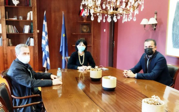 Συνάντηση Σαλμά με Εμπορικό Σύλλογο για τις καθυστερήσεις στις μεταβιβάσεις αδειών κυκλοφορίας