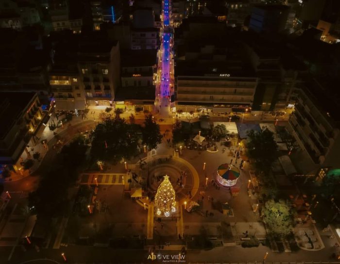 Εντυπωσιάζει από ψηλά το Χριστουγεννιάτικο Αγρίνιο