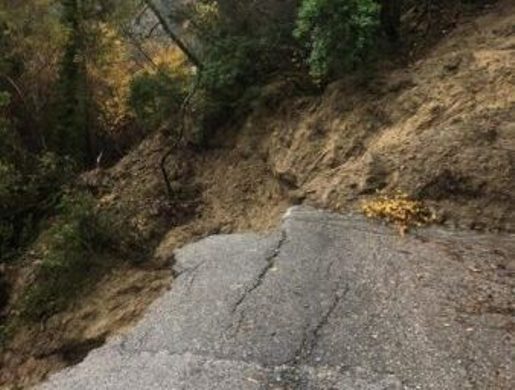 Μεγάλη κατολίσθηση στην Ε.Ο. Ναυπάκτου – Πλατάνου, κλειστός ο δρόμος