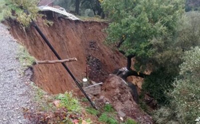 Μεσολόγγι: Κατολισθήσεις κάνουν αδύνατη την πρόσβαση σε ορεινές κοινότητες και οικισμούς του δήμου (ΦΩΤΟ)
