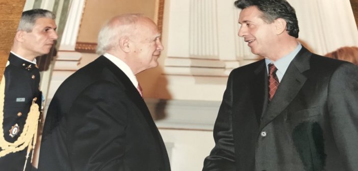 Ανδρέας Μακρυπίδης: Αποχαιρετούμε με θλίψη και συγκίνηση τον Κάρολο Παπούλια