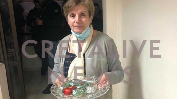 Η συγκινητική ευχή της μητέρας Ανδρουλάκη στον γιο της – Κερνούσε τους πάντες