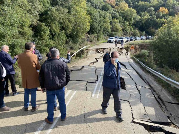 Κατολίσθηση στα Μούσουρα προκαλεί καθίζηση στην Επ. Οδό Μεσολογγίου – Άνω Κερασόβου – Κλειστός ο δρόμος