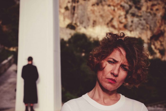 Πειραματική σκηνή ΔΗ.ΠΕ.ΘΕ. Αγρινίου: Ανεβάζει την παράσταση «Η δεξιά τσέπη του ράσου”
