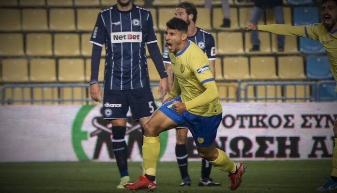 Νίκος Καρέλης: Αισθάνεται ασταμάτητος στο Αγρίνιο με… πράσινο background!