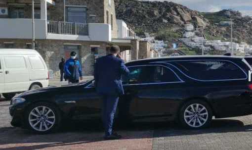 Κηδεία Τζώρτζη Μονογυιού: Ο σπαραγμός της μάνας – Κλαίει ένα ολόκληρο νησί