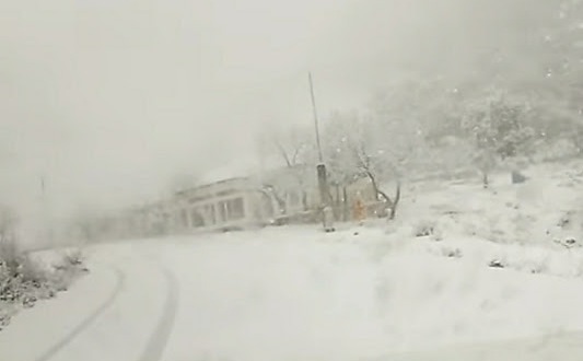 Σε λευκό τοπίο τα Χωριά των Παρακαμπυλίων