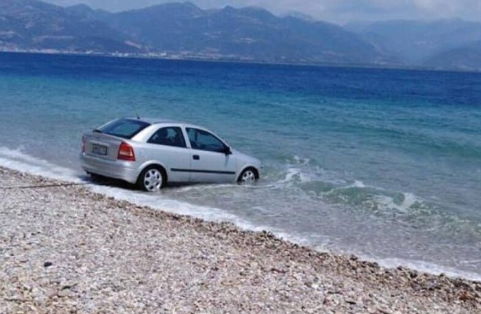 Αυτοκίνητο κατέληξε στην παραλία του Ρίου