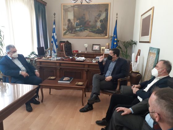 Τον  ΓΓ της ΚΕ του ΚΚΕ Δημήτρη Κουτσούμπα υποδέχθηκε στο Δημαρχείο Αγρινίου ο Γιώργος Παπαναστασίου