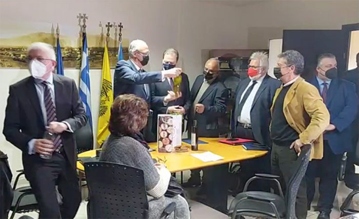 Ο Π.Δούκας έκανε την ίδια γκάφα με τον Νίκο Καραπάνο- «τους γαμ@@@με», ακούστηκε να λέει (βίντεο)