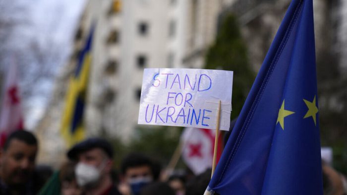 Πώς η ρωσο-ουκρανική κρίση απειλεί τις παγκόσμιες εφοδιαστικές αλυσίδες – Οι επιπτώσεις στην ΕΕ