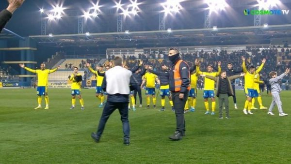 Παναιτωλικός: Οι πανηγυρισμοί των παικτών του μετά τη νίκη με Παναθηναϊκό (vid)