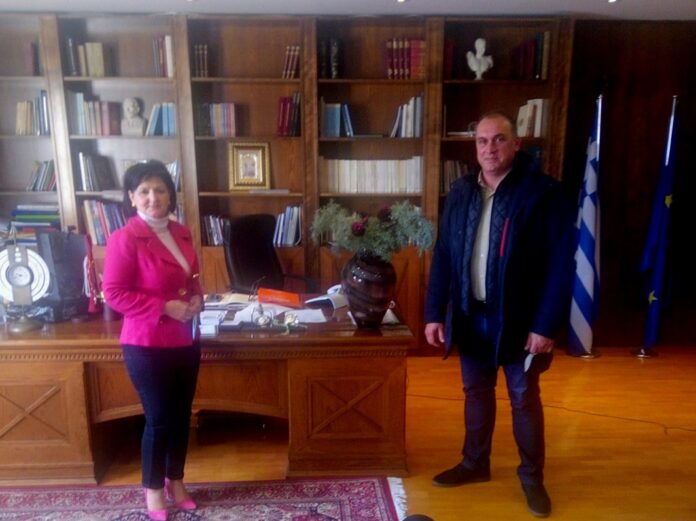 Συνάντηση της Μαρίας Σαλμά με τον Πρόεδρο Τ.Κ. Καλυβίων, Δημ. Αναστασίου