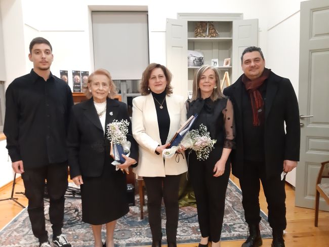 Ποιητικό Αναλόγιο «Διαβάζοντας Ποιήματα Σε Δύσκολους Καιρούς» στο Κτίριο Χρυσόγελου της Π.Δ.Ε