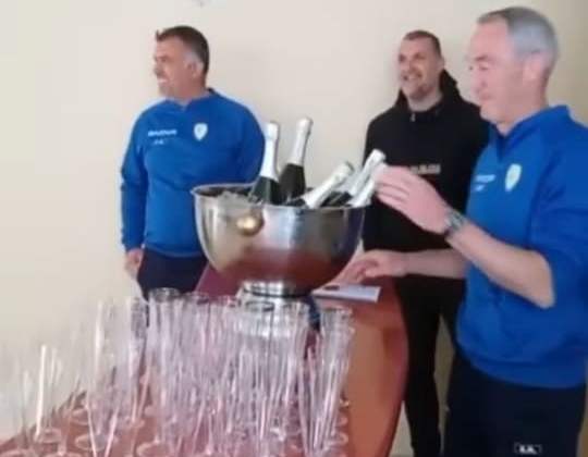 Παναιτωλικός: τούρτα και σαμπάνιες -έκπληξη του Γ. Αναστασίου για τα γενέθλιά του