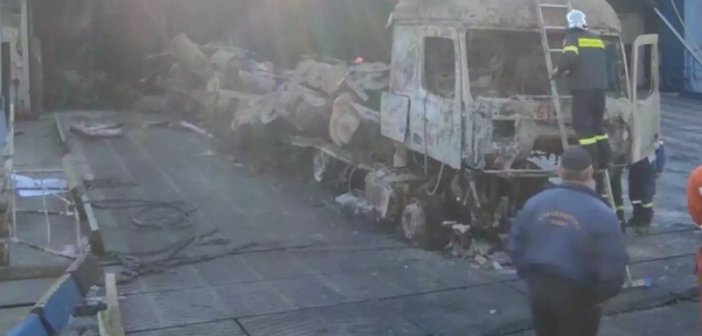 Αστακός: Συνεχίζεται η επιχείρηση απομάκρυνσης των οχημάτων από το πλοίο «Euroferry Olympia»