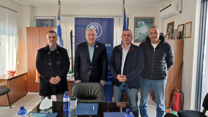 Η διοίκηση του Εμποροβιομηχανικού Συλλόγου Μεσολογγίου με τον πρώην πρόεδρο της ΕΟΚΕ
