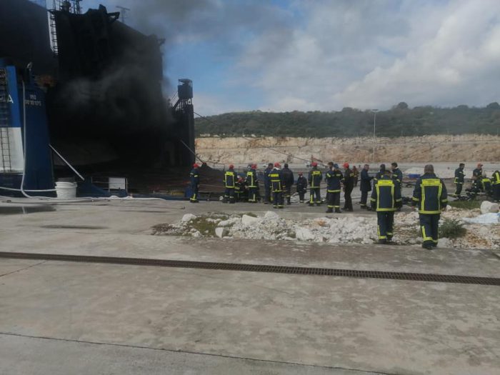 Κίνδυνοι από την 20μερη παραμονή του πλοίου στο Πλατυγιάλι Αστακού