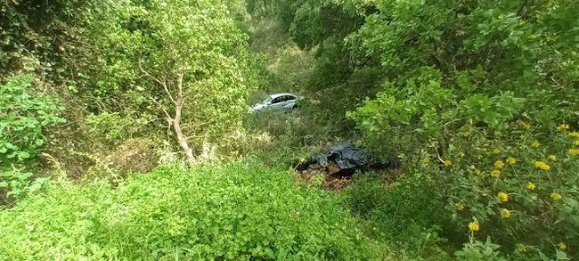 Σοβαρό τροχαίο στο Ξηρόμερο-Αυτοκίνητο έπεσε σε γκρεμό στο Αγράμπελο