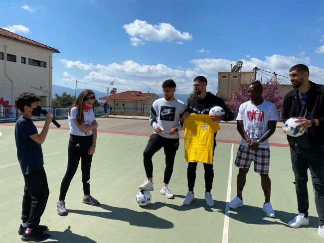 Στο 16ο Δημοτικό Σχολείο βρέθηκε αντιπροσωπεία ποδοσφαιριστών του Παναιτωλικού