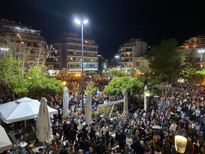 Αγρίνιο: Βούλιαξε από κόσμο η πλατεία στη συνάντηση των Επιταφίων