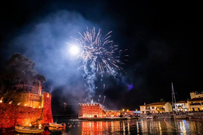 Μοναδικές εικόνες από το Λιμάνι της Ναυπάκτου- Με κατάνυξη και ευλάβεια η περιφορά των Επιταφίων