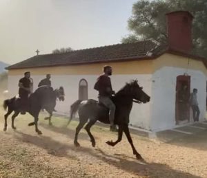 Οι καβαλάρηδες του Αϊ-Γιώργη στη Βόνιτσα