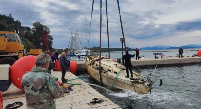 Βόνιτσα: Έγινε η ανέλκυση του βυθισμένου ιστιοφόρου