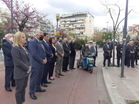 Σε κλίμα συγκίνησης η επιμνημόσυνη δέηση για τα θύματα του βομβαρδισμού του Αγρινίου