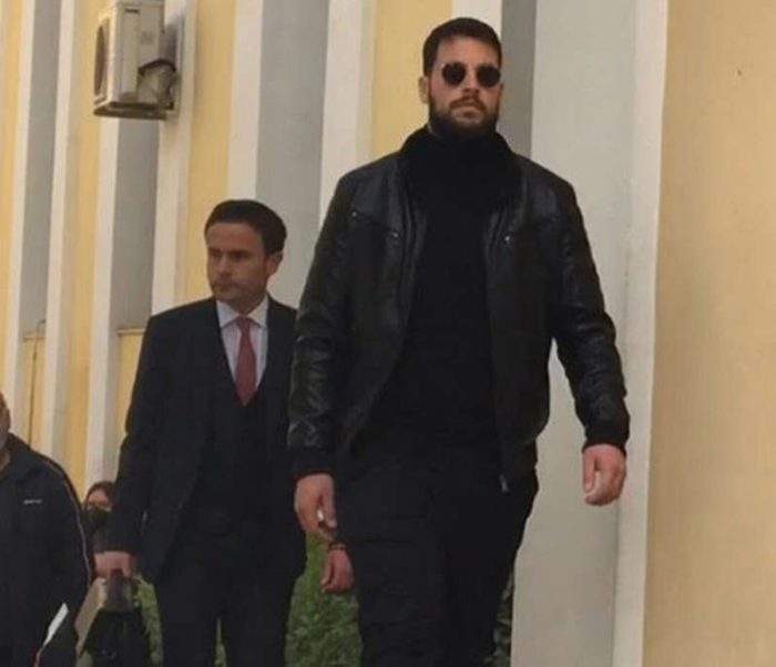 «Ο Μάνος πήγε για πασαρέλα στην Ευελπίδων»; Το Twitter δεν βλέπει καμία θλίψη στον Δασκαλάκη