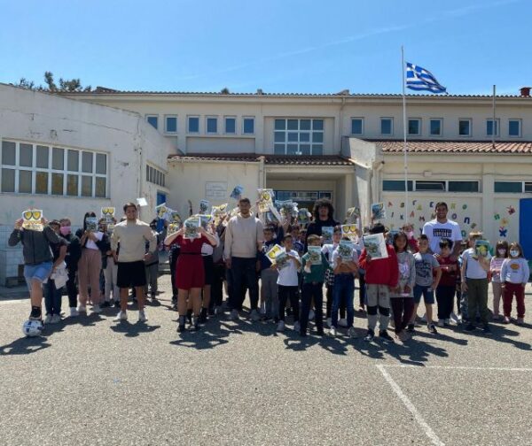 Eπίσκεψη του Παναιτωλικού στο 1ο και 2ο δημοτικό σχολείο Νεοχωρίου