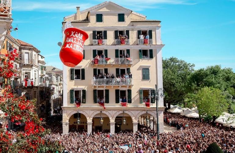 Αυτά τα νησιά δεν έχουν δωμάτιο ούτε για… δείγμα το Πάσχα – Πόσο θα σας κοστίσει το τριήμερο