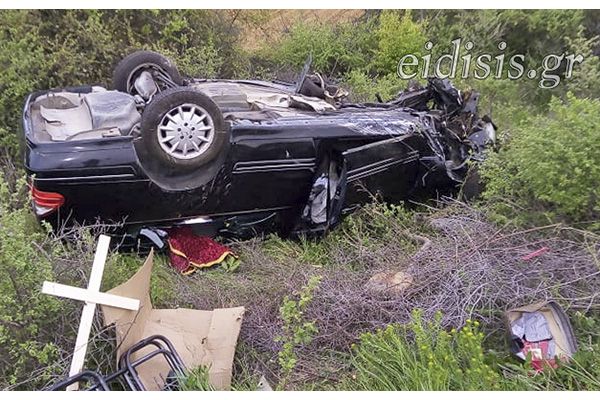 Σοβαρό τροχαίο με ανατροπή νεκροφόρας