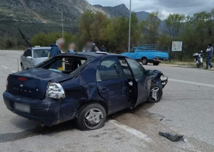 Σοβαρό τροχαίο στην διασταύρωση του Μύτικα-ανατροπή οχήματος