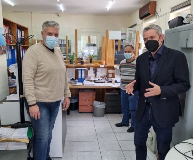 Επίσκεψη Καραγκούνη στην Οικονομική Υπηρεσία του Δήμου Ναυπακτίας