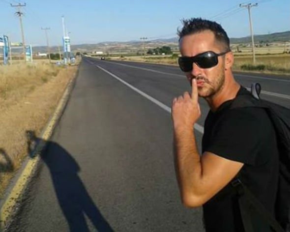 Νεαρός περπάτησε 140χλμ για να εκπληρώσει το τάμα που είχε κάνει στην Αγία Παρασκευή .