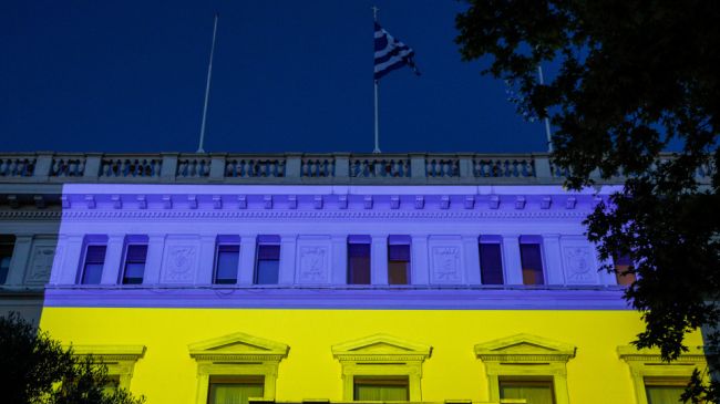 Στα χρώματα της σημαίας της Ουκρανίας το Προεδρικό Μέγαρο