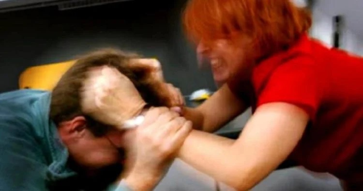 Τρεις στους 10 έλληνες τρώνε ξύλο από τη γυναίκα τους σύμφωνα με έρευνα