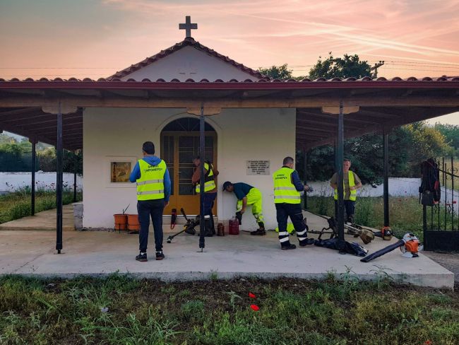 Δράσεις καθαριότητας στην Κοινότητα Σκουρτούς, από το συνεργείο Φυτειών, των συμβασιούχων του Δήμου Ξηρομέρου