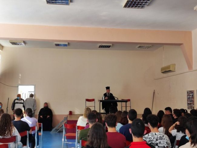 Το Γενικό Λύκειο Αμφιλοχίας και το Εργαστήρι Παναγία Ελεούσα επισκέφθηκε ο Μητροπολίτης Ναυπάκτου, Ιερόθεος