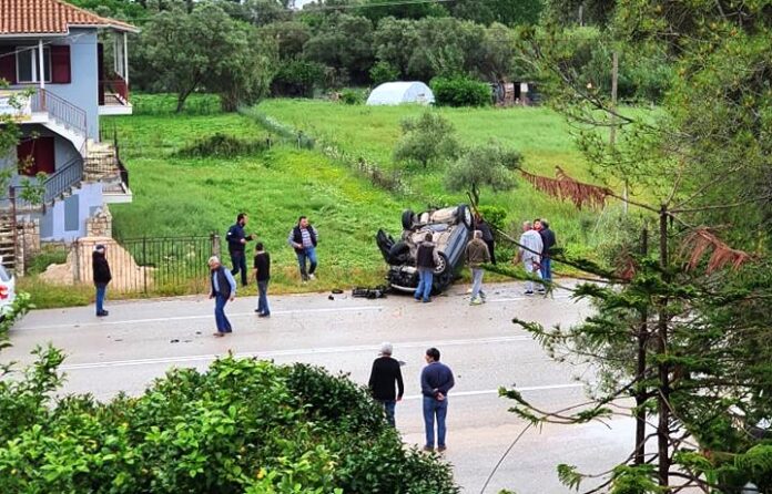 Εκτροπή αυτοκινήτου στη Λευκάδα – Ο 25χρονος οδηγός τραυματίστηκε σοβαρά και μεταφέρθηκε στα Γιάννενα