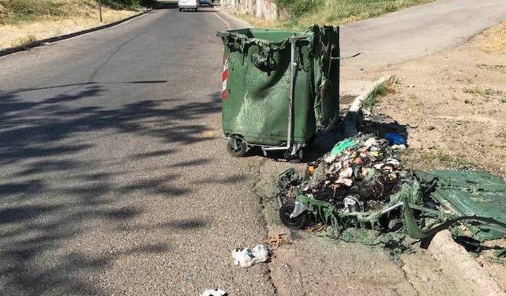 Αγρίνιο: Και άλλο κάδο κάψανε στην Οδό Σισμάνη