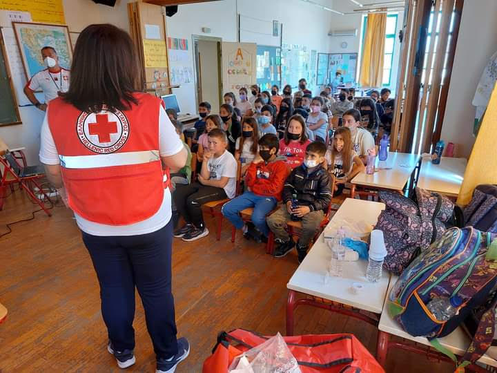 Το 1ο ΔΣ Νεοχωρίου μαθαίνει πρώτες βοήθειες.