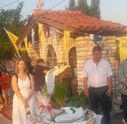 Όχθια :Πλήθος πιστών στον Πανηγυρικό εσπερινό στο ξωκλήσι της Αγίας Παρασκευής