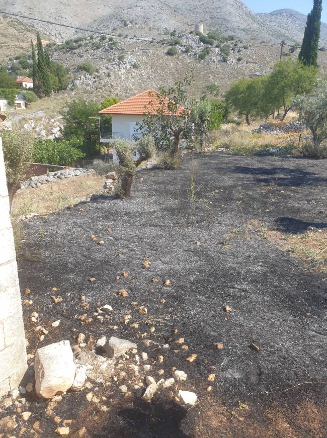 Φωτια στο Αρχοντοχώρι εντός του οικισμού-έρευνες για τα αίτια
