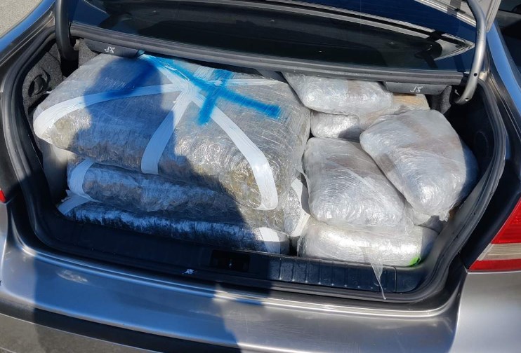 Μπλόκο στην Ιόνια σε αυτοκίνητο με  128,5 κιλά ακατέργαστης κάνναβης