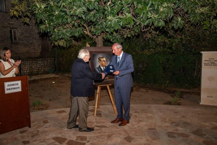 Θέρμο: Σε κλίμα συγκίνησης η ονοματοδοσία πλατείας προς τιμήν του μεγάλου Δωρητή της Κοινότητας Δημητρίου Υφαντή.